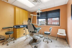 More Photos Of 454-456 Park St, Hartford Showroom For Lease