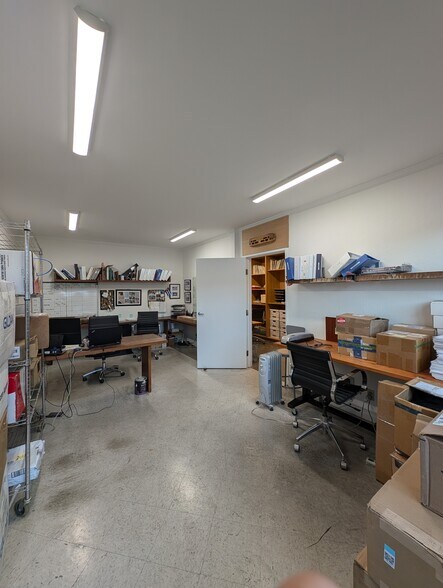 More Photos Of 1555 Yosemite Ave, San Francisco Warehouse For Lease