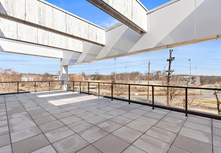More Photos Of 370 W Passaic St, Rochelle Park Office For Sale