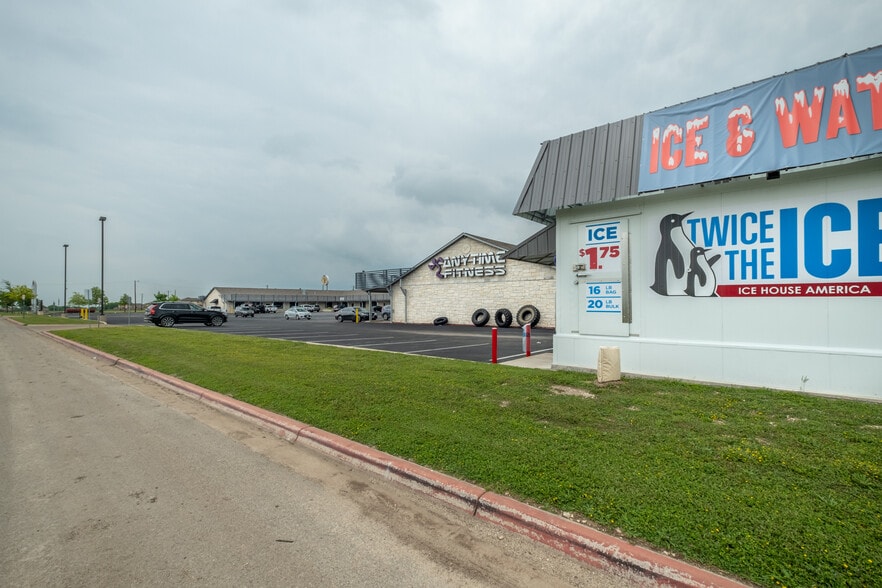 More Photos Of 305 Limestone Ter, Jarrell Unknown For Lease