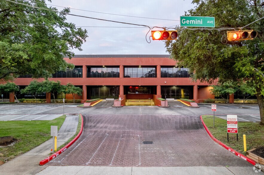 More Photos Of 600 Gemini St, Houston Office For Sale
