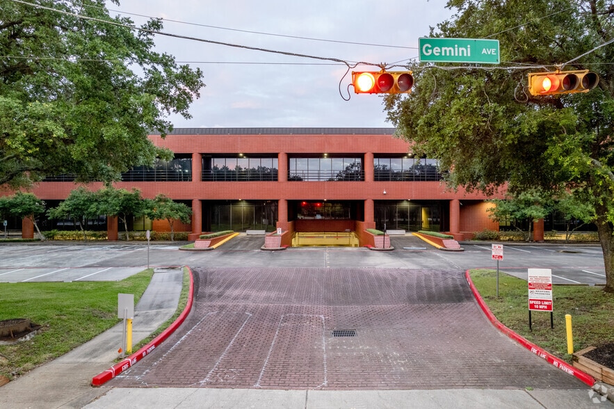 More Photos Of 600 Gemini St, Houston Office For Lease