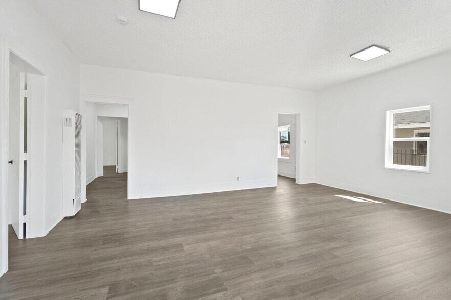 More Photos Of 925 W 84th St, Los Angeles Apartments For Sale