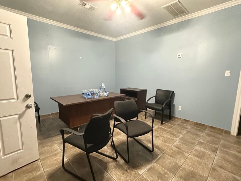 More Photos Of 13626 Ann Louise Rd, Houston Warehouse For Sale