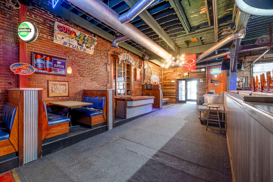 More Photos Of 117 N Mosley St, Wichita Bar For Sale