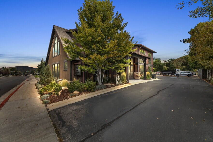 More Photos Of 1492 Park Ave, Park City Office For Lease