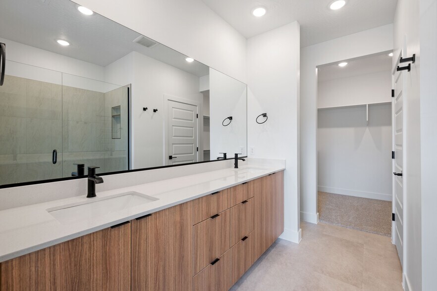 More Photos Of 1935 W 250 S, Hurricane Apartments For Sale