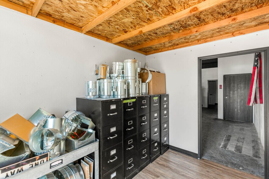 More Photos Of 4570 Donovan Way, North Las Vegas Light Distribution For Sale