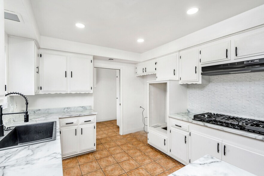 More Photos Of 4376 W 134th St, Hawthorne Apartments For Sale