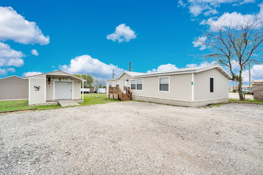 More Photos Of 4612 County Road 616, Alvarado Multifamily For Sale