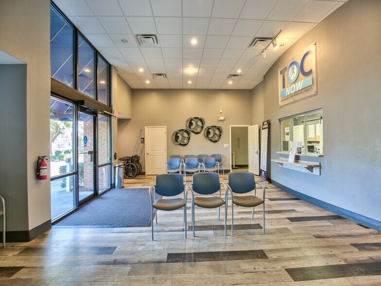 More Photos Of 1981 Capital Cir NE, Tallahassee Medical For Lease