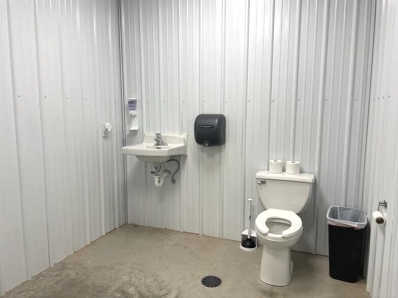 More Photos Of 204 W Bourke, Macon Warehouse For Sale