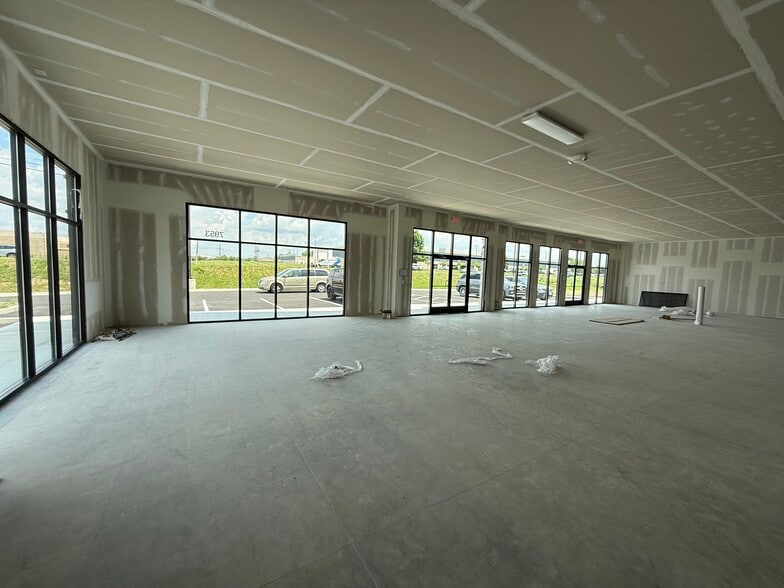 More Photos Of 7953 Highfield Dr, Lewis Center Storefront For Lease