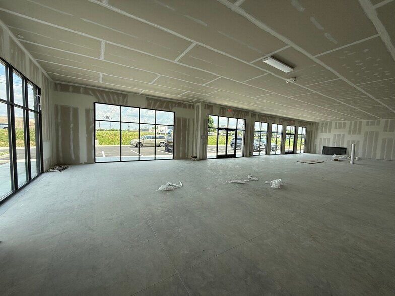 More Photos Of 7953 Highfield Dr, Lewis Center Storefront For Lease