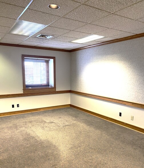 More Photos Of 115 Adams St, Muncie Office For Sale