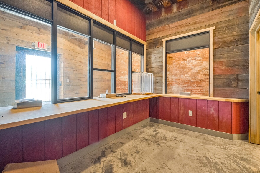 More Photos Of 4536 Michigan Ave, Detroit Storefront For Sale