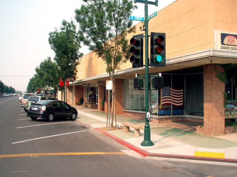 More Photos Of 1032-1048 6th St, Los Banos Storefront For Lease