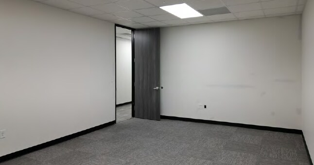 More Photos Of 2323 S Houston Ave, Humble Manufacturing For Sale