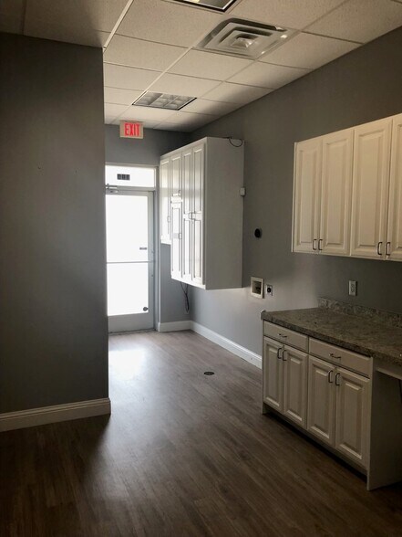 More Photos Of 4100 Fairway Dr, Carrollton Medical For Lease