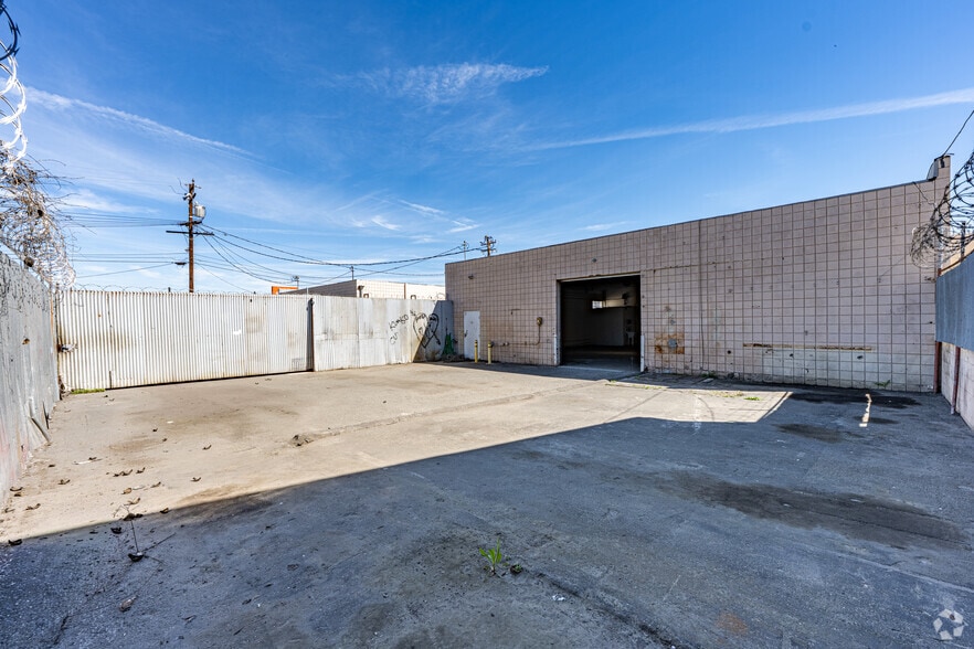 More Photos Of 12311 Woodruff Ave, Downey Unknown For Lease