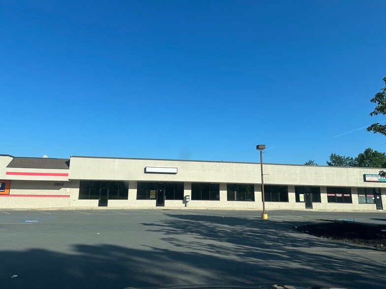 More Photos Of 4-28 Eagles Glenn Mall, East Stroudsburg Unknown For Lease