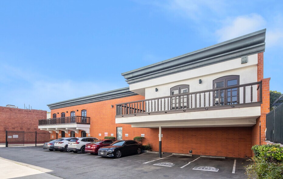 More Photos Of 2665 Main St, Santa Monica Storefront Retail Office For Lease