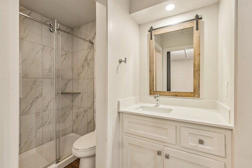 More Photos Of 516 NW 8th St, Oklahoma City Apartments For Sale