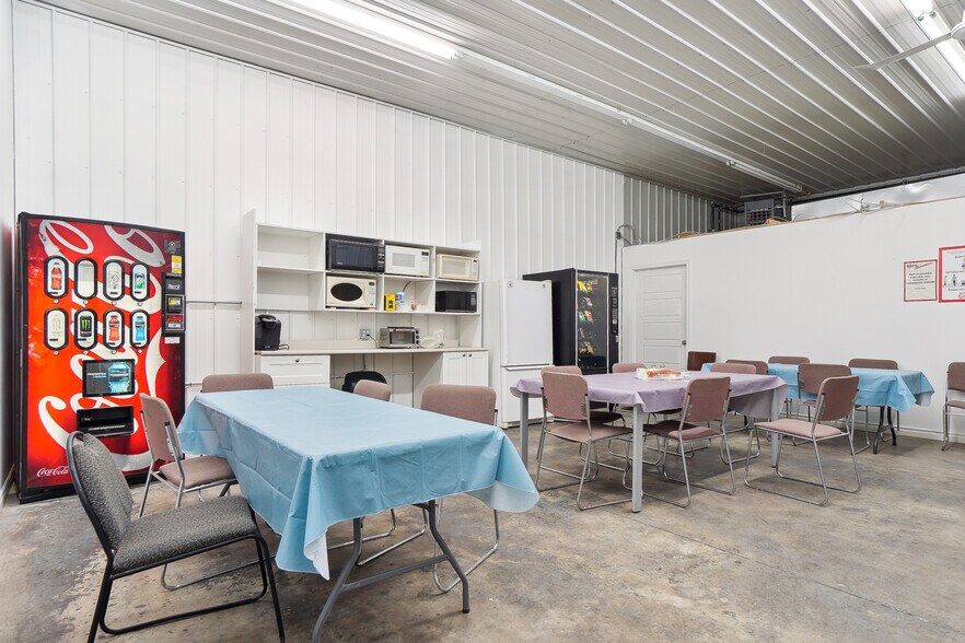 More Photos Of 717 St Saint-Pierre S, Joliette Manufacturing For Lease