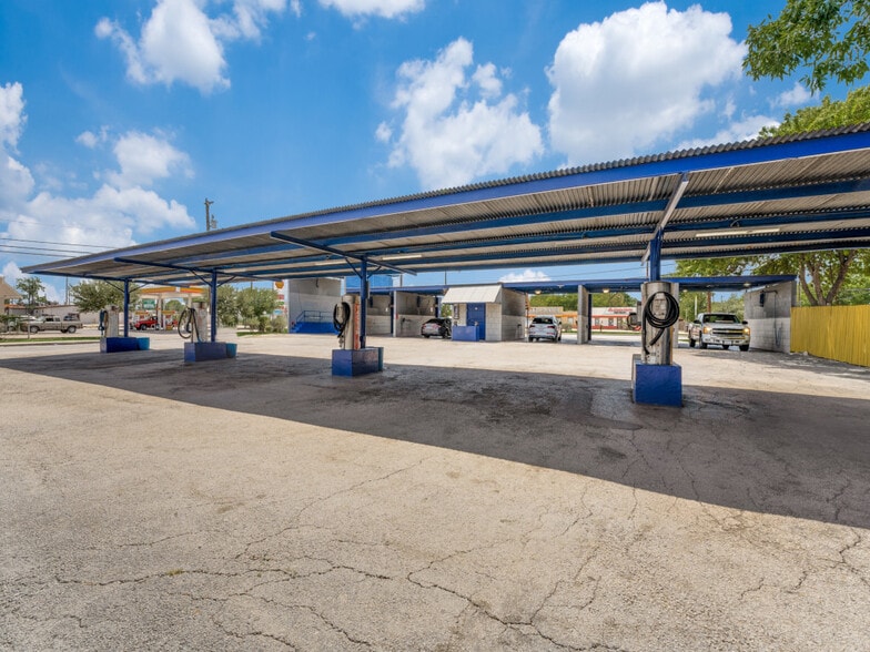 More Photos Of 402 N Zarzamora St, San Antonio Carwash For Sale
