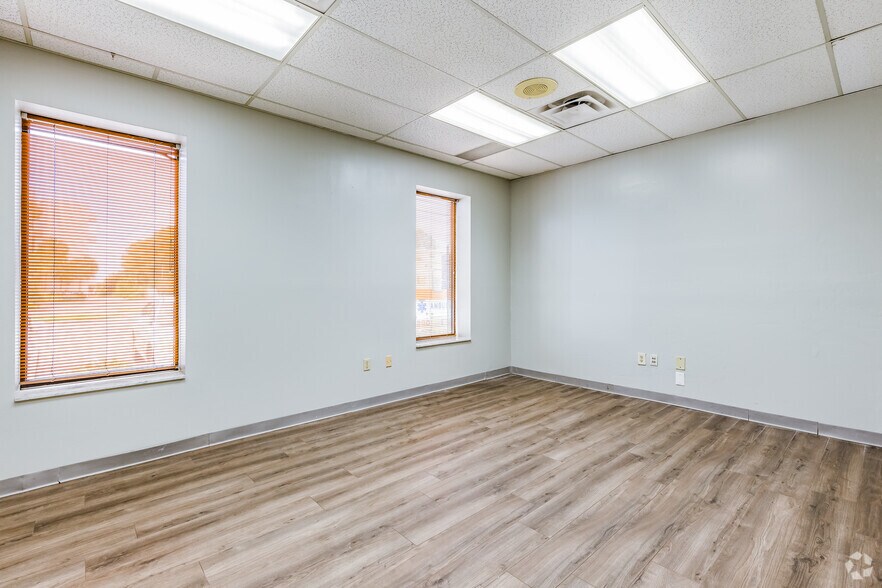 More Photos Of 6100 Lake Ellenor Dr, Orlando Office For Lease