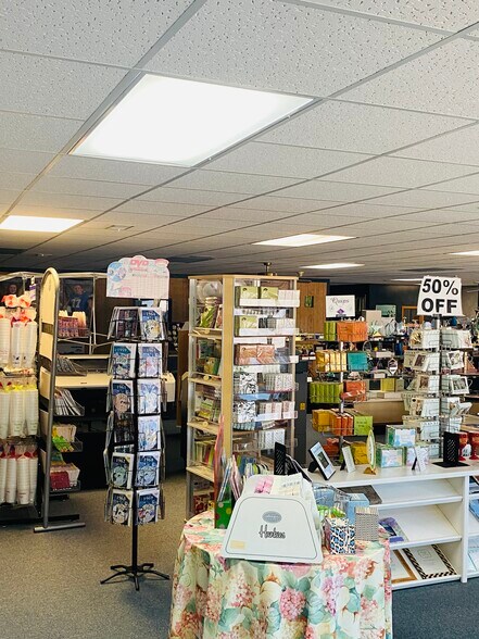 More Photos Of 721 Highway 5 N, Mountain Home Storefront For Sale