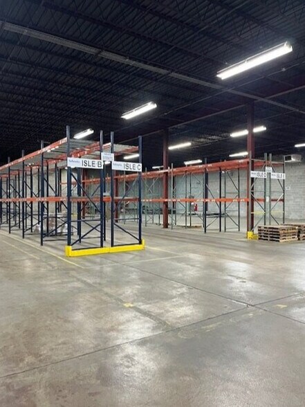 More Photos Of 2301 W Pike St, Houston Manufacturing For Lease