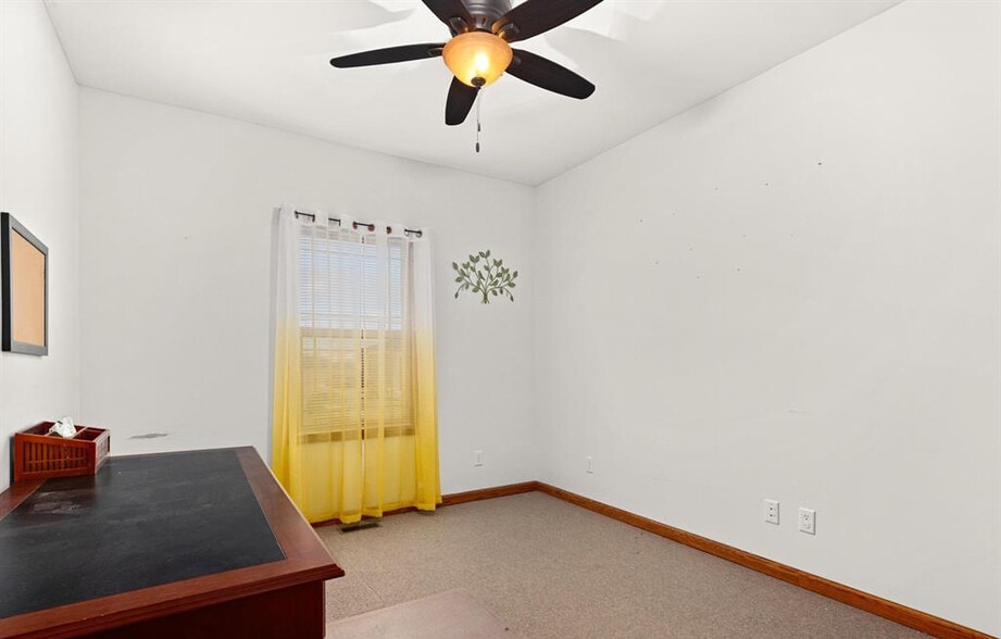 More Photos Of 614-616 State Route 116 Hwy, Germantown Hills Office For Sale