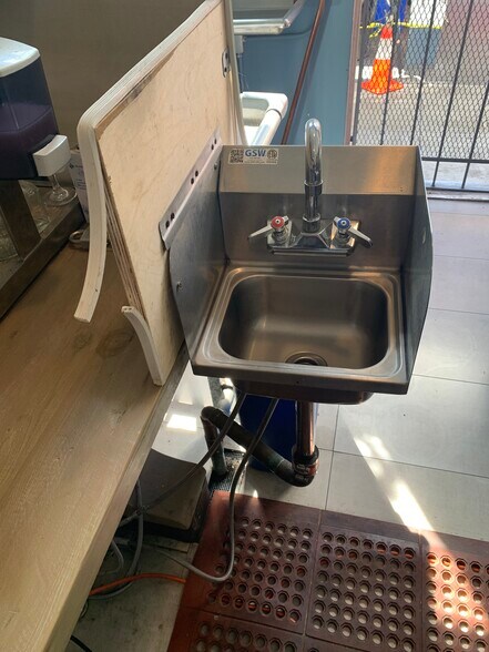 More Photos Of 3248 22nd St, San Francisco Storefront Retail Residential For Lease