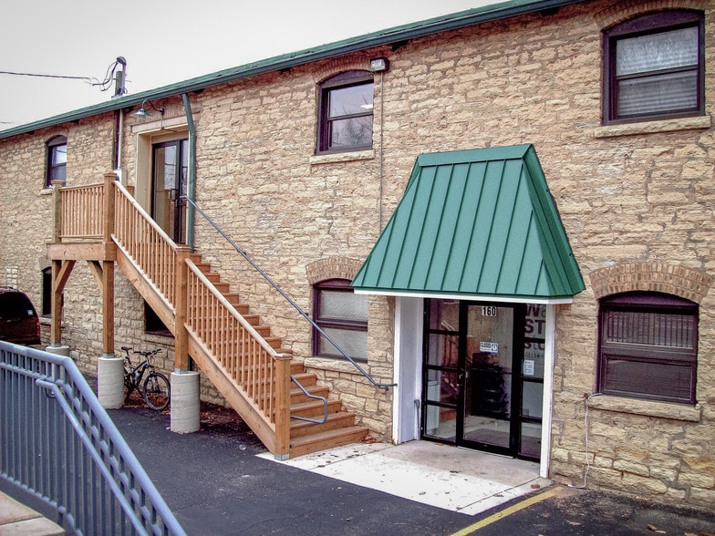 More Photos Of Flinn St, Batavia Showroom For Lease