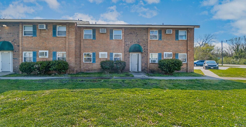 More Photos Of 2500 Leo St, Norfolk Apartments For Sale