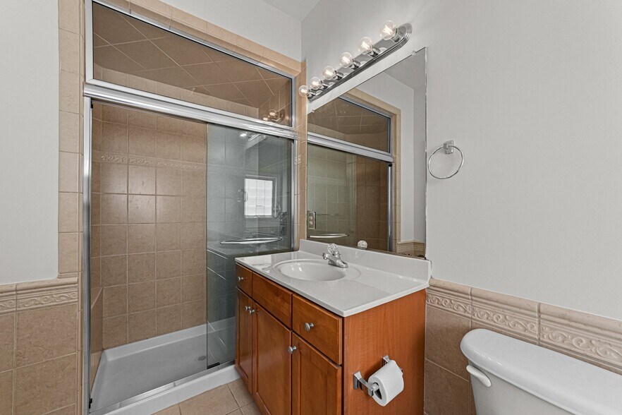 More Photos Of 2007 Baltic Ave, Virginia Beach Apartments For Sale