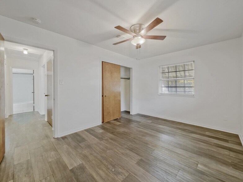 More Photos Of 2326 Hartford Rd, Austin Apartments For Sale