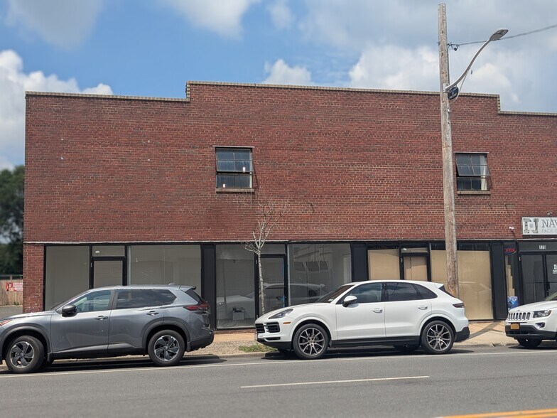 Primary Photo Of 179 N Main St, Freeport Storefront Retail Office For Lease
