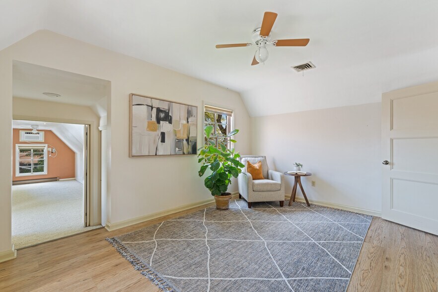 More Photos Of 1001 Cherry Heights Rd, The Dalles Flex For Sale