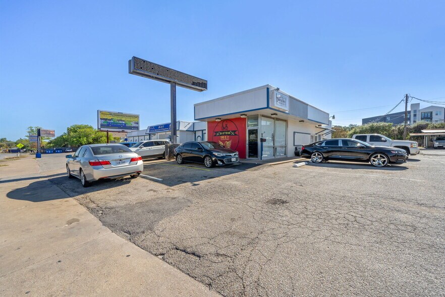 More Photos Of 1903-1905 Gaston Place Dr, Austin Freestanding For Lease