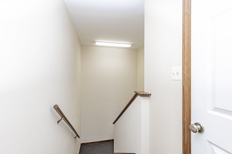 More Photos Of 10810 Hasty Ln, Midlothian Office For Sale
