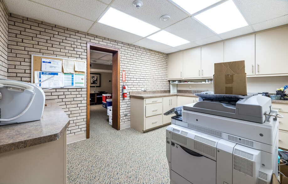 More Photos Of 208 E Houston St, Beeville Office For Sale