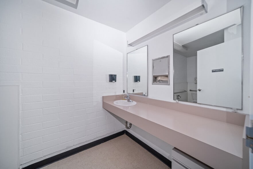 More Photos Of 1755 E Lakeside Dr, Bullhead City Bank For Sale