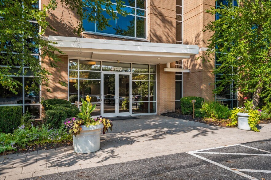 More Photos Of 8740 Orion Pl, Columbus Office For Sale
