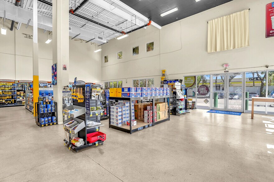 More Photos Of 10101 Lantana Rd, Lake Worth Showroom For Lease
