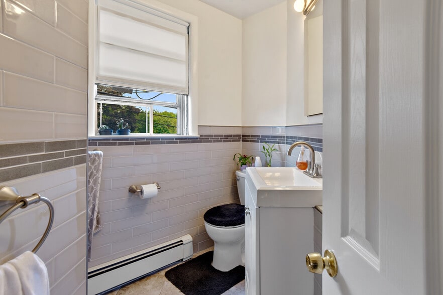 More Photos Of 180 Madison Ave, Port Chester Office For Sale