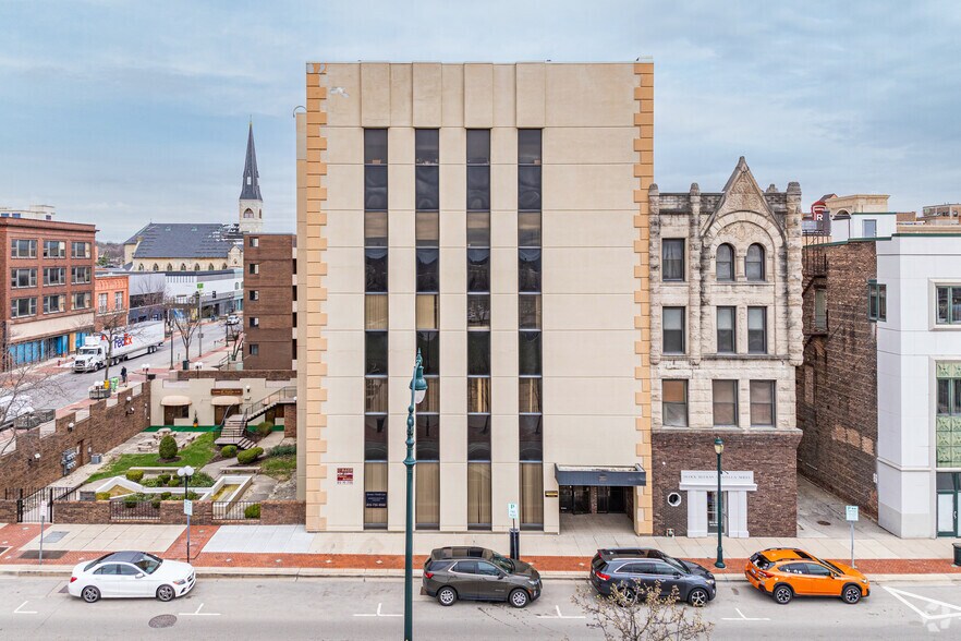 More Photos Of 23 W Jefferson St, Joliet Office For Sale