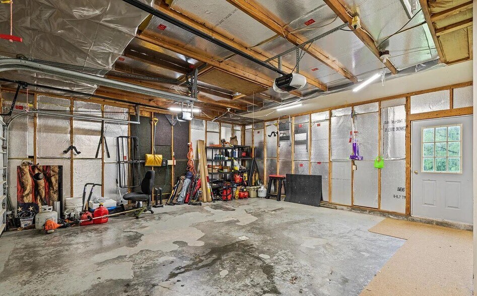 More Photos Of 585 Westbrooke Dr, Elizabethtown Specialty For Sale