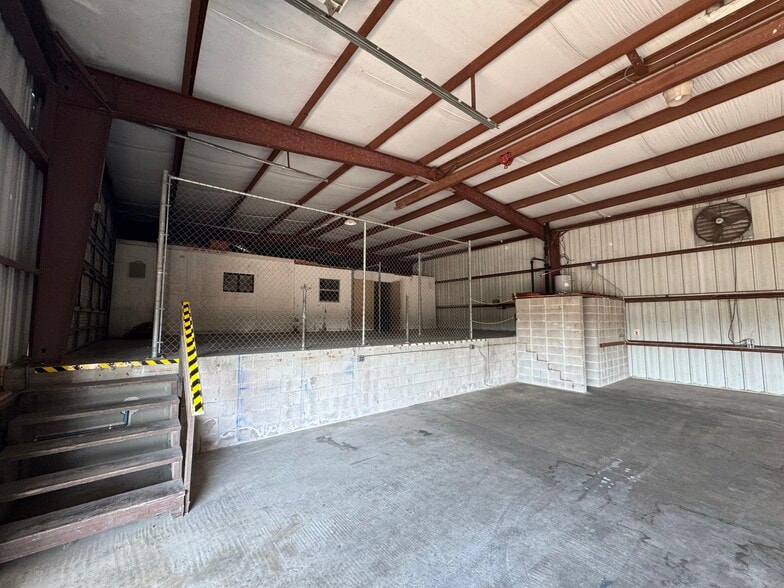 More Photos Of 1605 W 16th St, Panama City Warehouse For Sale
